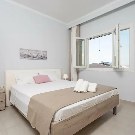Aurora Willa Liapades